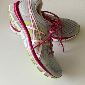 ASICS Gel Blur 33 (Size 7.5)